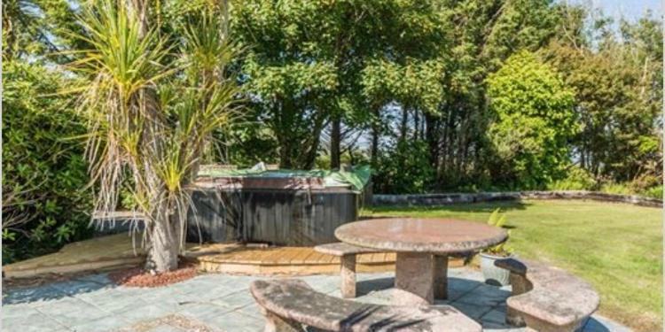 Corthna Lodge Schull Exterior photo