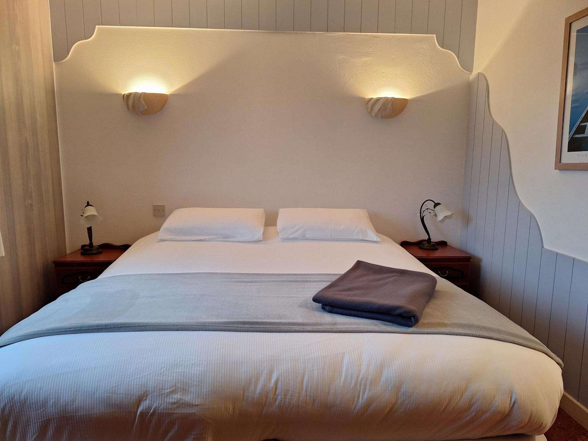 Corthna Lodge Schull Exterior photo